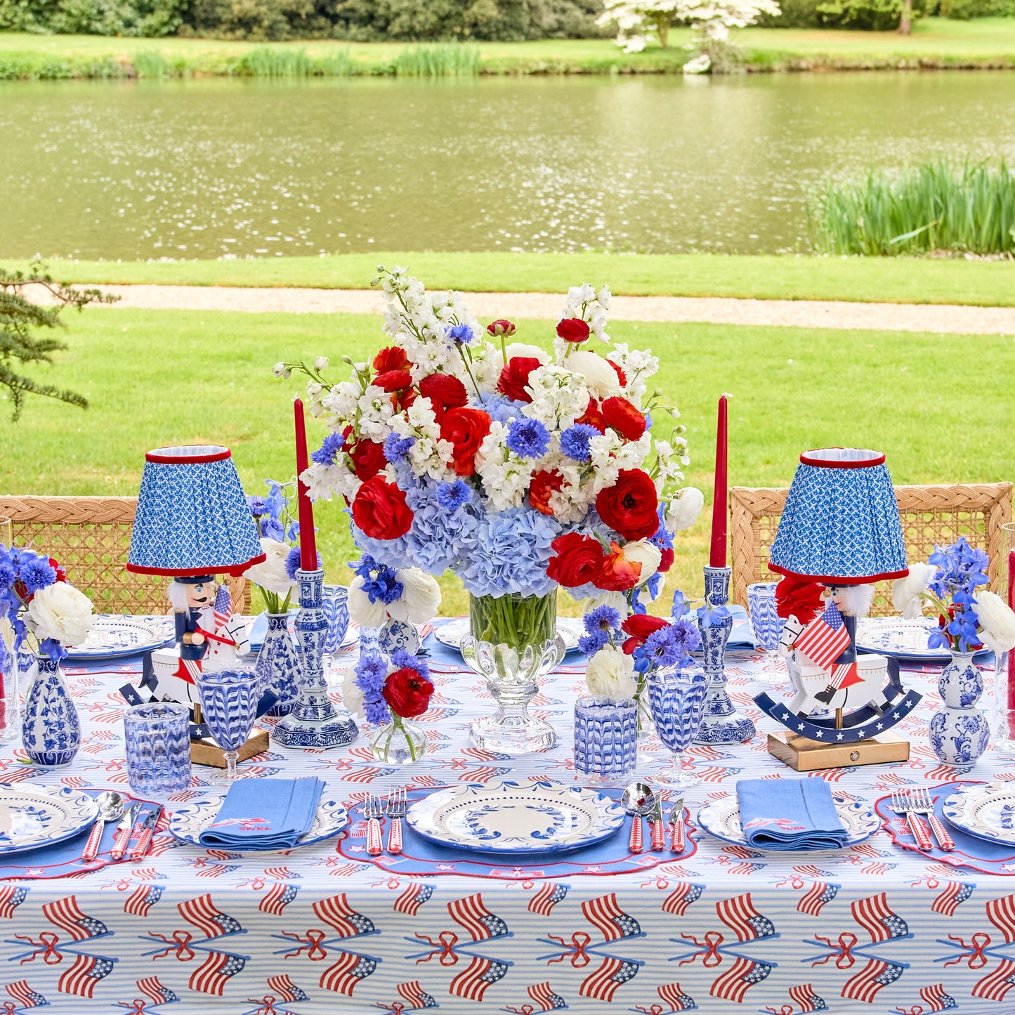 Elizabeth Blue Garland Dinner & Starter Plates (Set of 8)