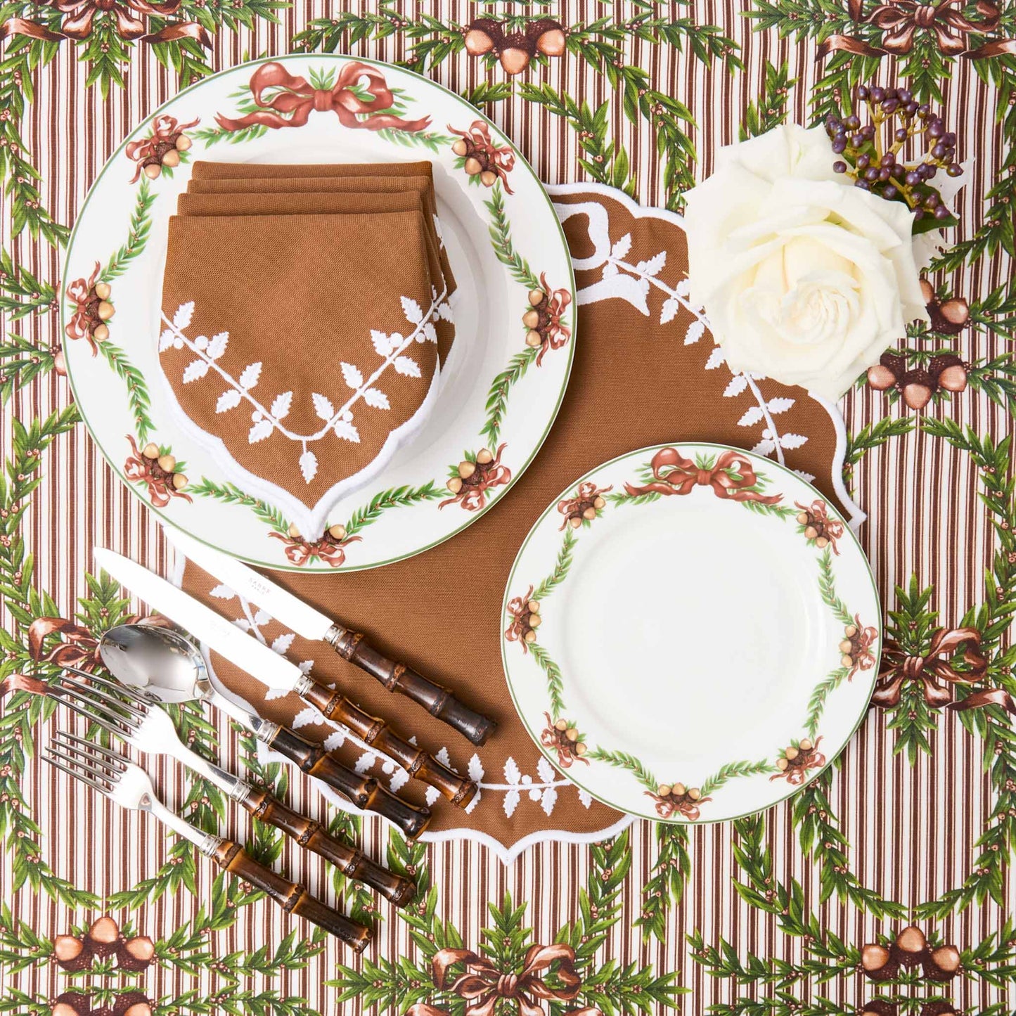 Acorn Garland Starter Plate (Set of 4)